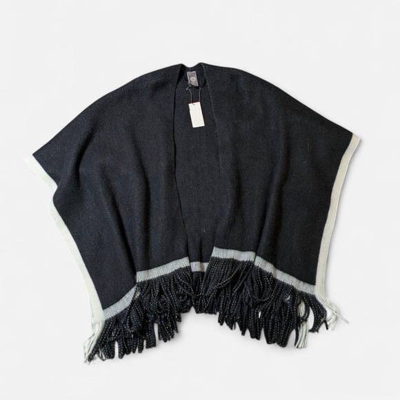 NWT Vince Camuto Fringe Knit Wrap Poncho in Black/Cream - Picture 5 of 5